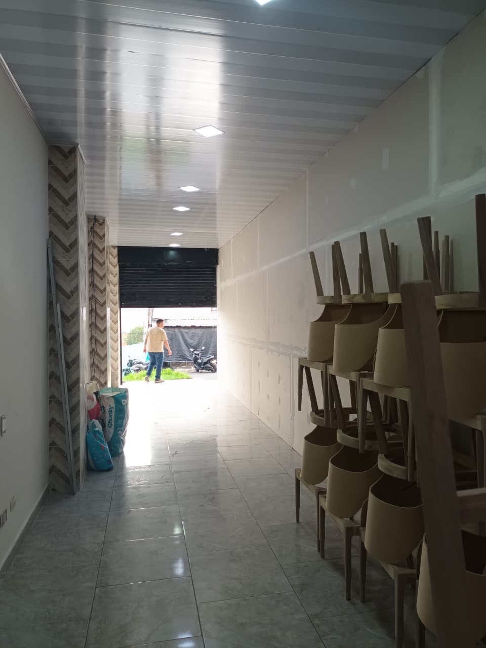 ARRIENDO LOCAL COMERCIAL 50 m² EN CAMPO VALDÉS – (EEP-1098)